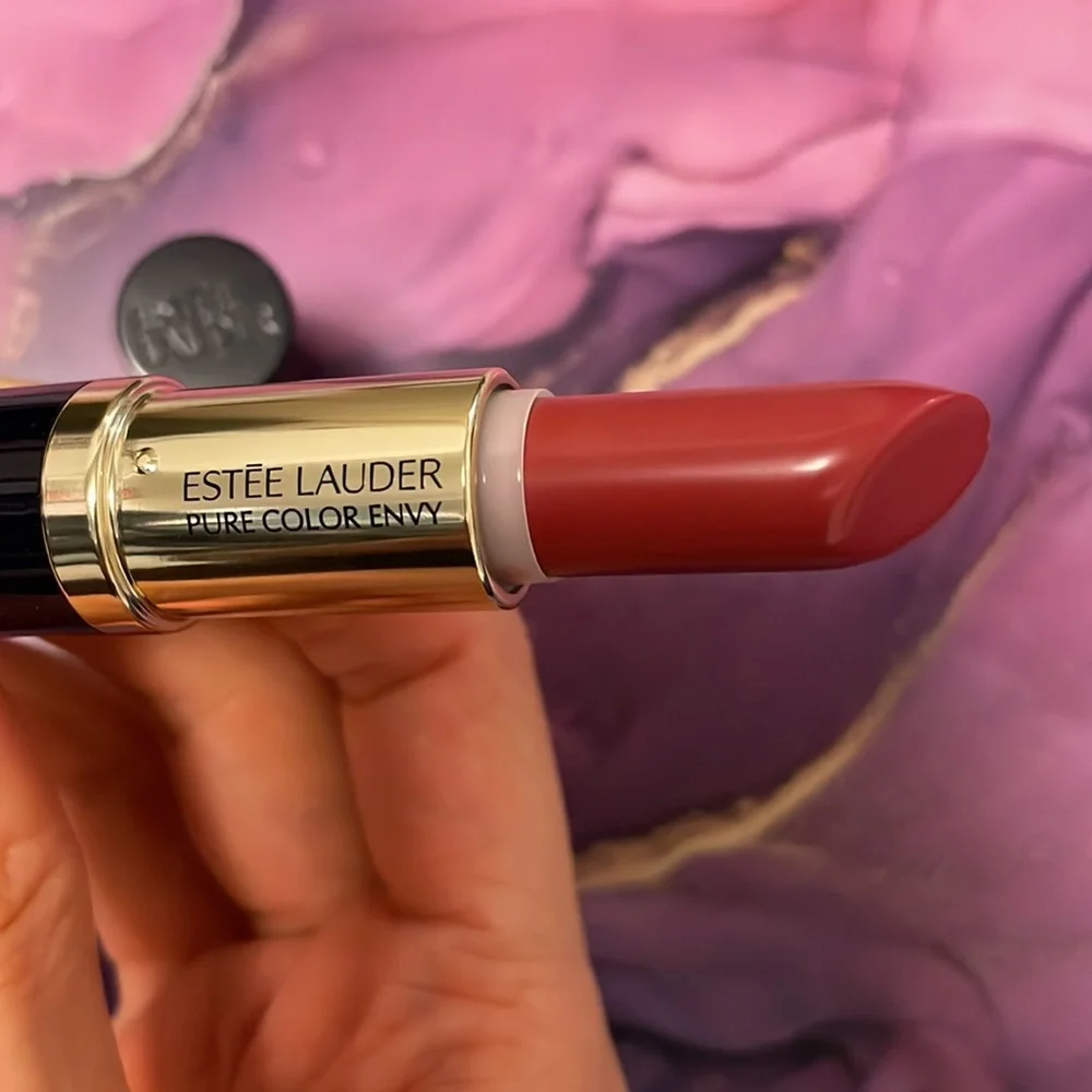 Estée Lauder Lipstick Rebellious Rose